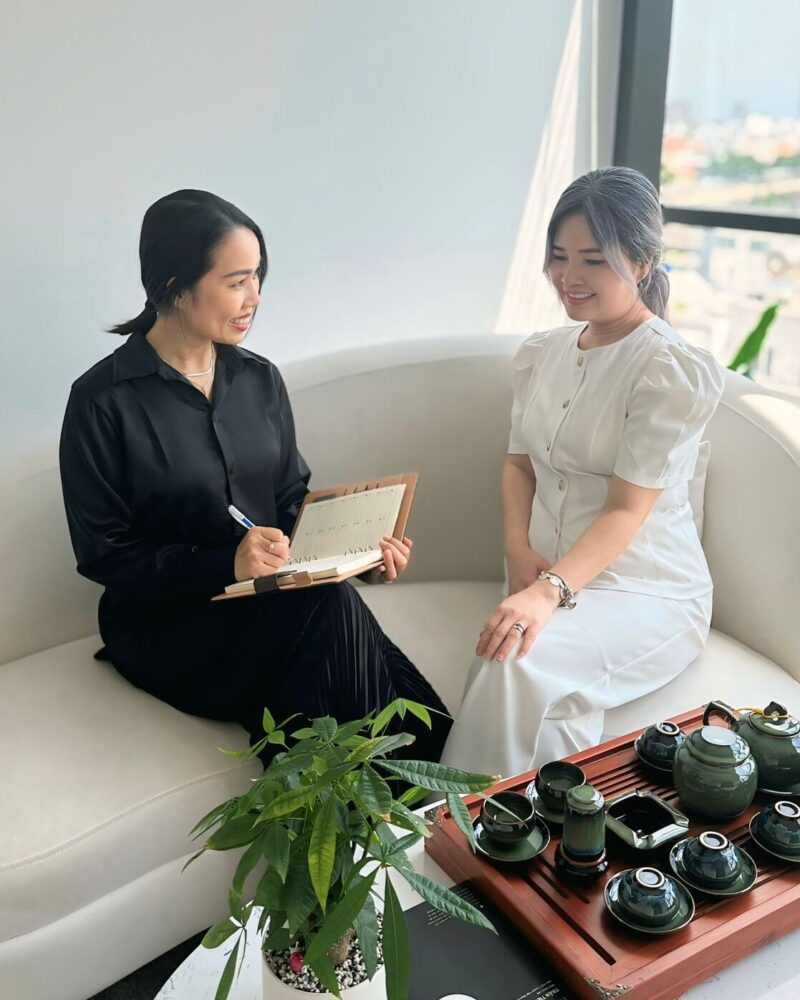 Nguyệt Minh trong một buổi coaching trực tiếp